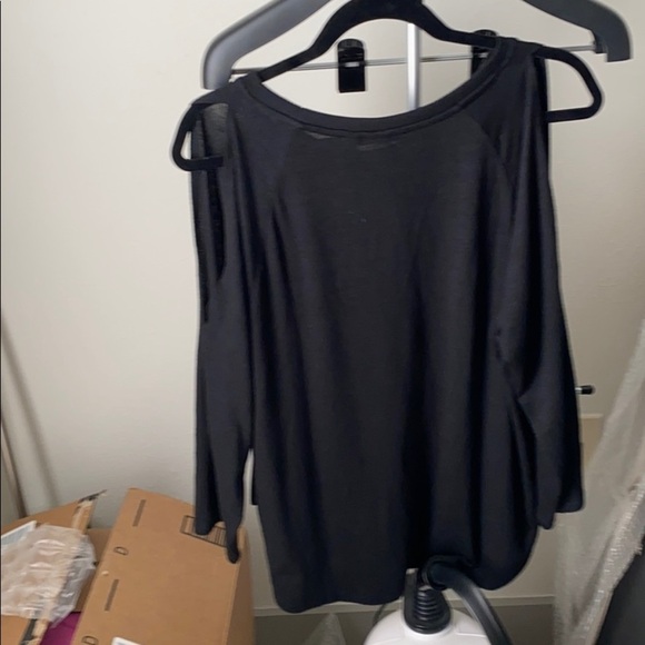 Gap cold shoulder light sweater black size large - Picture 2 of 3